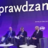 TVP, Polska Agencja Prasowa i Polskie Radio zawiązały sojusz pod szyldem „Sprawdzam to" — wspólną inicjatywę, której sercem będzie portal sprawdzamto.pl. To pierwsza w historii polskich mediów publicznych koalicja trzech największych nadawców działających pod jedną marką weryfikacyjną. Stawką jest nie tylko rzetelna informacja, lecz fundamenty odporności informacyjnej całego państwa.