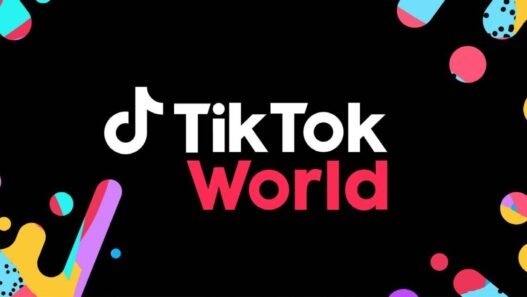 Tegoroczna edycja globalnej konferencji TikTok World' 26 wysłała rynkowi jednoznaczny sygnał: platforma przestaje być wyłącznie miejscem viralowych filmików, a staje się kompleksowym ekosystemem łączącym media, handel i zautomatyzowane kampanie napędzane sztuczną inteligencją.